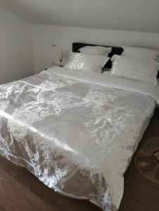 Un pat sau paturi într-o cameră la Casa Kees