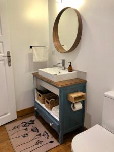 a bathroom with a sink and a mirror at Aux Deux Lys in Plazac