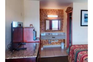 a bathroom with a sink and a mirror at Sunflower Inn Atlantic City Absecon in Galloway