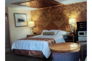 a hotel room with a bed and a table at Sunflower Inn Atlantic City Absecon in Galloway