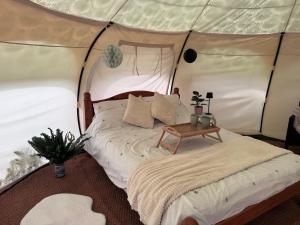 a bedroom with a bed in a tent at Sunrise Tent in Sageau