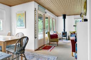 a dining room with a table and chairs at Cottage By Veddinge In Charming 70S Style in Fårevejle