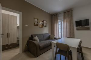a living room with a couch and a table at Nova Suite in Calatafimi
