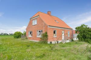 an old red brick house in a field at Summer House In Thyholm in Thyholm