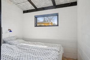 a bedroom with two beds and a window at Cozy Cottage Near Bjerge Strand in Store Fuglede