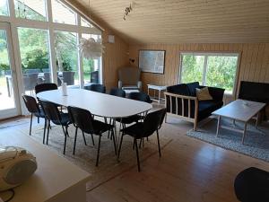 a living room with a table and chairs at Holiday Home Near Hvalpsund in Farsø