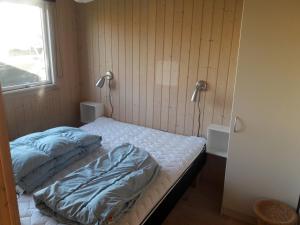 a bedroom with two beds and a window at Holiday Home Near Hvalpsund in Farsø