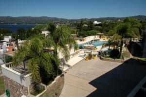 an aerial view of a resort with a swimming pool at Villa La Font Apart Hotel & Spa in Villa Carlos Paz