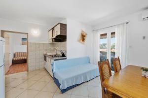 a kitchen and a dining room with a table and a table sidx sidx at Guesthouse Marija II in Lopar