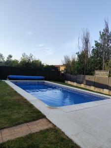 a swimming pool in a yard at La Cuquina in Villaturiel