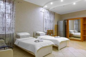 Un pat sau paturi într-o cameră la Edem Hotel