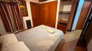a bedroom with a bed with two towels on it at Dulce descanso 3 Bed and Breakfast in Salta