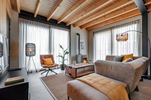 a living room with a couch and a table at Lennepserf - De Achterhoek in Veessen