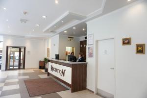 a woman sitting at a reception desk in a lobby at Hotel Kaffeemühle in Vienna