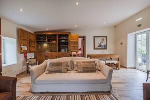 a living room with a couch and a table at 139 e 140 Casa dos Carvalhos in Castelo Branco