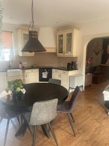 a kitchen with a black table and chairs in a room at Oude Dorp Zicht in Urk