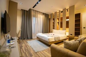 a hotel room with a bed and a couch at Farida Palace Hotel in Al Aqālitah