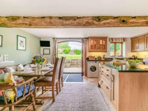 a kitchen with a table and a dining room at 3 Bed in Appleby-in-westmorland oc-88791 in Crackenthorpe