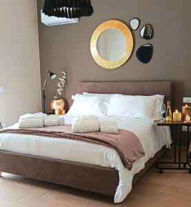 a bedroom with a large bed with a mirror on the wall at Ciatu Miu Spa Suite Gambino in Carini