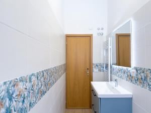 a bathroom with a sink and a mirror at Piazza 49 - HelloElba in Portoferraio