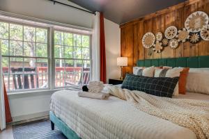 a bedroom with a bed with a teddy bear on it at Wildrest Hotel in Waynesville
