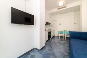 a living room with a flat screen tv on a wall at Residence Le Villette in Ravello