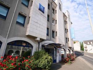 a building with flowers in front of it at ibis budget Blois Centre in Blois