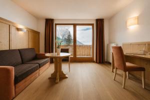 a living room with a couch and a table at Hotel Plunger in Castelrotto