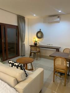 a living room with a couch and a table at Arunta Samui in Lipa Noi
