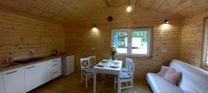 a kitchen and living room of a log cabin at Ostoja Semlińska in Semlin