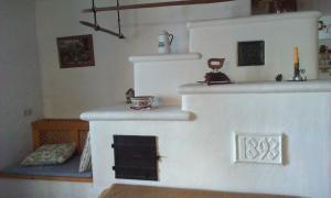 a living room with a fake fireplace and a bed at Ferienhaus Goldegg 1 in Artstetten