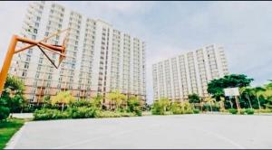 a large building with a basketball hoop in front of it at JIYA Studio and Breakfast in Cebu City