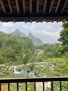 a view from a window of a river and mountains at Thàng Khám homestay in Lũng Giên