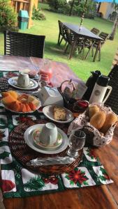 a table with plates of food on top of it at Pouso do Kite Pousada Flecheiras in Flecheiras +13 photos