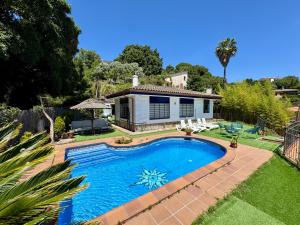 a swimming pool in the yard of a house at Alojamientos COBALTO CASA PARAÍSO in Sant Cebrià de Vallalta