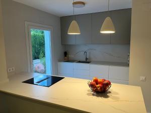 a kitchen with a bowl of fruit on a counter at Casa Lluna De Mar in L'Ampolla