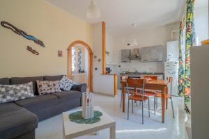 a living room with a couch and a table at Nido d'amore in Anagni