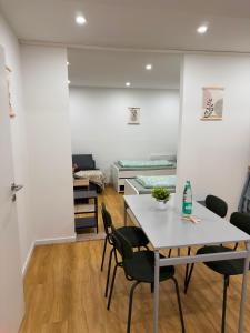 a dining room with a table and chairs in a room at Stadtwald Appartement Christa in Uelzen