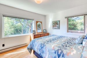 a bedroom with a bed and two windows at Bamboo House - Meredith Lodging in Nehalem