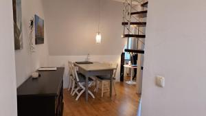 a kitchen and dining room with a table and chairs at Likedeeler Am Stadthafen in Lübeck