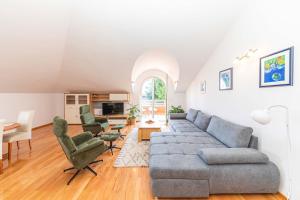 a living room with a couch and a table and chairs at Apartmani Villa Biočić in Split