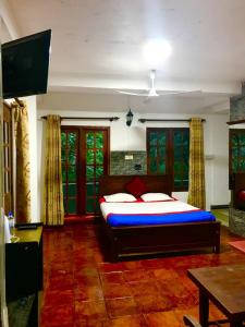 a bedroom with a large bed in a room at Linwood Bungalow in Kandy