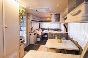 a small kitchen and living room in a caravan at Magnolia - Union Lido in Cavallino-Treporti