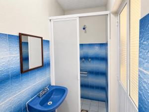 a bathroom with a blue sink and a shower at Casa Dolores in Dolores Hidalgo +15 photos