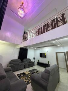 a living room with couches and a tv at Lochwood in Aso