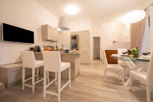 a kitchen and living room with a table and chairs at Lenno Giardinetto in Lenno