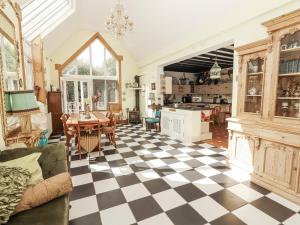 a living room with a black and white checkered floor at White Heather Cottage in Killaloe