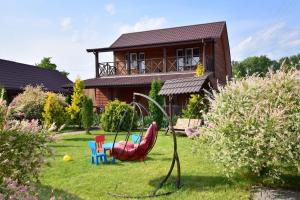 a yard with a swing in front of a house at Елізабет 1 in Svityazʼ