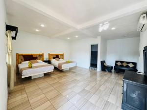 a hotel room with two beds and a fireplace at Hotel Pazifico en Monterrico in Monterrico
