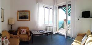 O zonă de relaxare la Michela Apartment Sea View